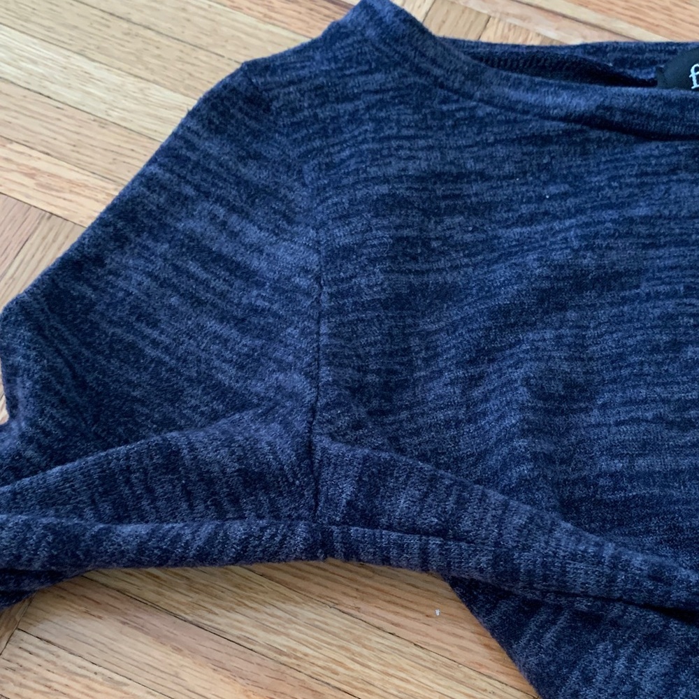 fab’rik Navy Bell Sleeve Knit Sweater - Women’s Size Medium - EUC - Picture 7 of 11